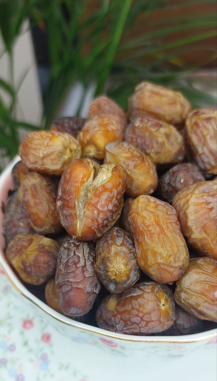 محصول باغات بخش بوشکان استان بوشهر  ،  خشک و آجیلی